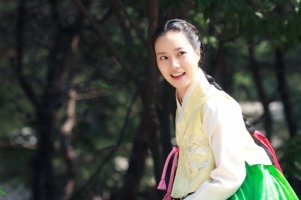 [문채원] 최근 사극 드라마 촬영중 한복입은 문채원 사진들